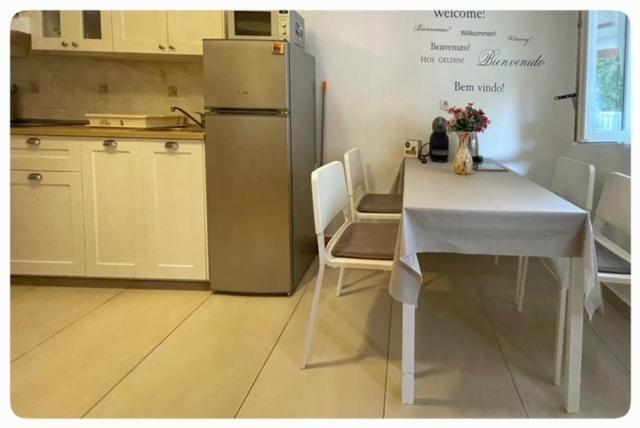 Appartamento Apartman Sorgo Zambratija  Esterno foto